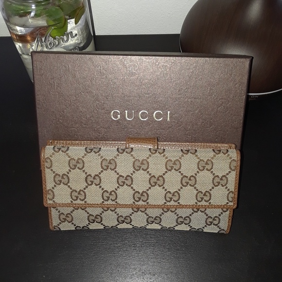 Gucci Handbags - Gucci Wallet